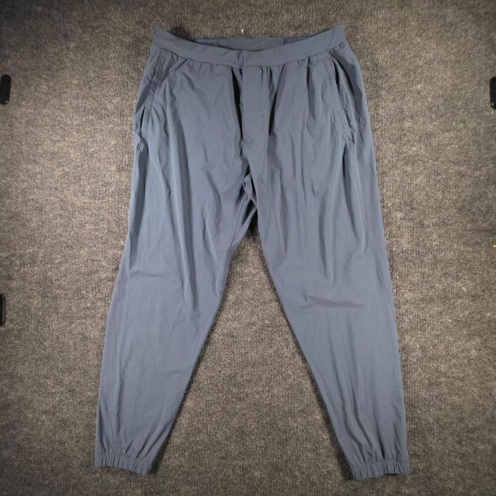 Lululemon Men's Blue and Grey Trousers